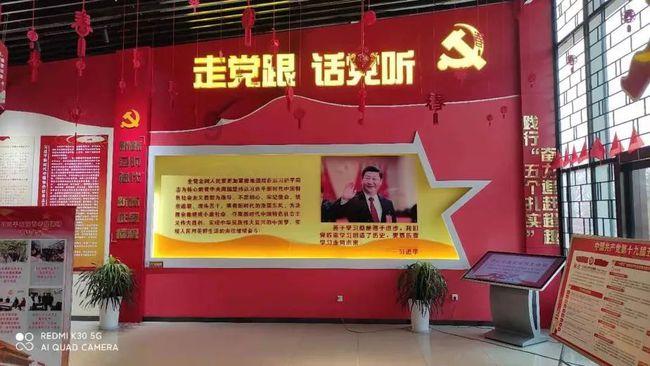 in the hands of和on one's hands的区别?-解答您的问题